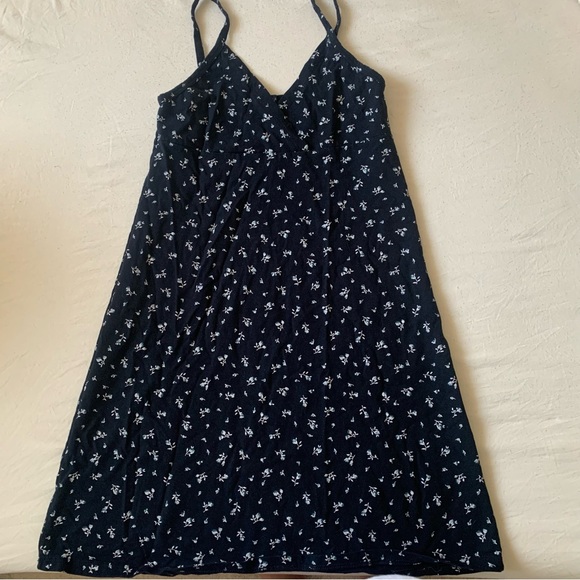 Brandy Melville Amara Dress - Picture 2 of 3